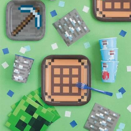 Minecraft - 9" Square Square Plates (8ct) - SKU:79405 - UPC:011179794058 - Party Expo
